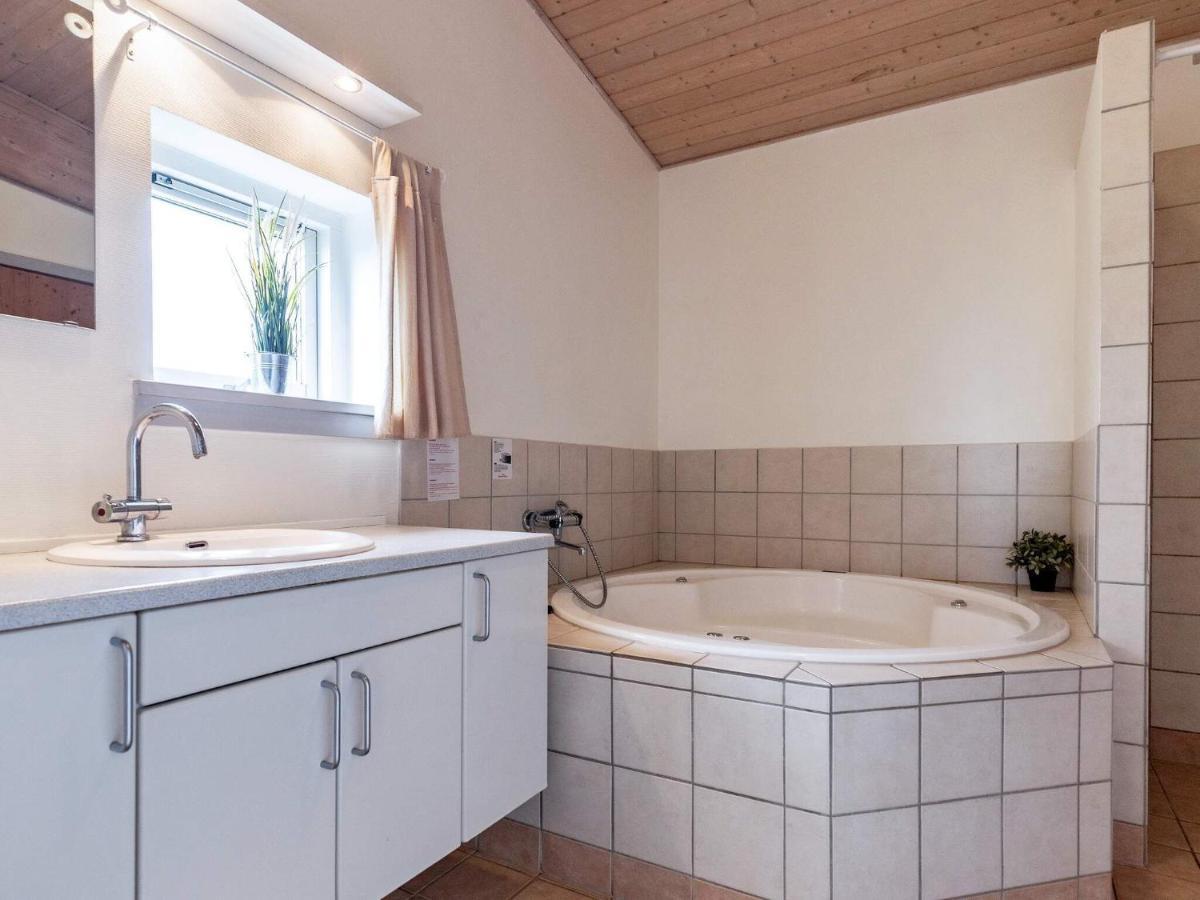 8 Person Holiday Home In Fåborg Εξωτερικό φωτογραφία